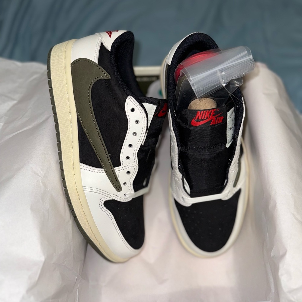 W Jordan 1 Retro Low Travis Scott - Olive